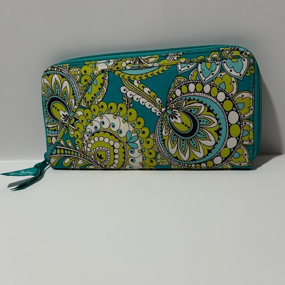 Vera Bradley Large Zip Travel Organizer Wallet – Peacock Print (Retired 2011) - Picture 4 of 6